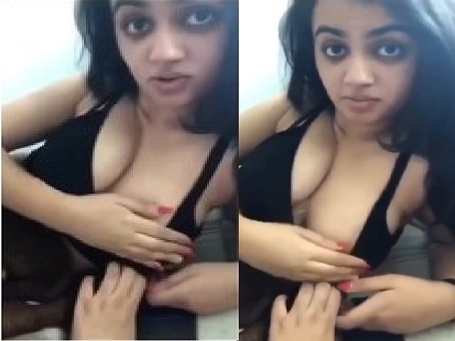 Gorgeous girlfriend boob show to boyfriend