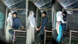 Muslim Sex MMS Leaked kissing by her desi bf