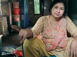 Milf Showing Boobs