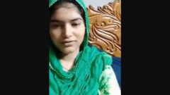 Muslim Girl On VC Is Showing Her Boobs And Pussy