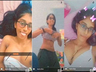 Sexy Tamil Girl Shows Boobs