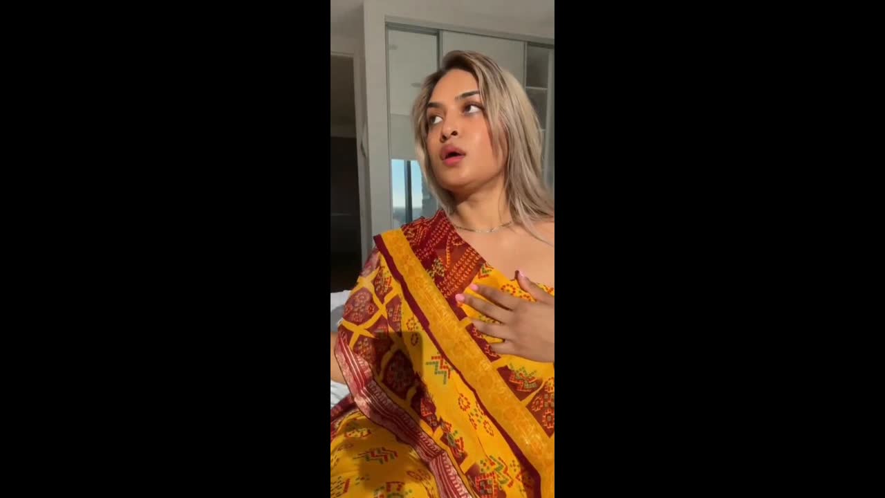 Sexy Mal Showing