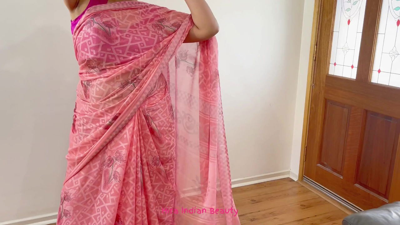 Indian Couple Saree removal – Saree Sex – Hira Lip lock in Saree – Big Ass and Boobs Show