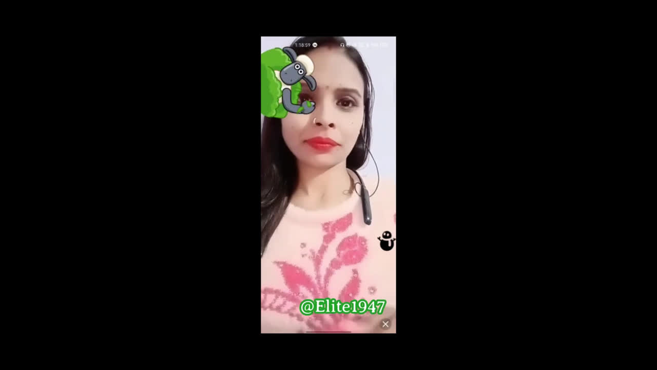 Sapna chamet bhabi shy to show 121 pvt with face shwing her boobs