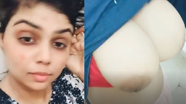 Cute Big Boobs girl showing her assests to her bf