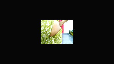 Hot aunty showing on call